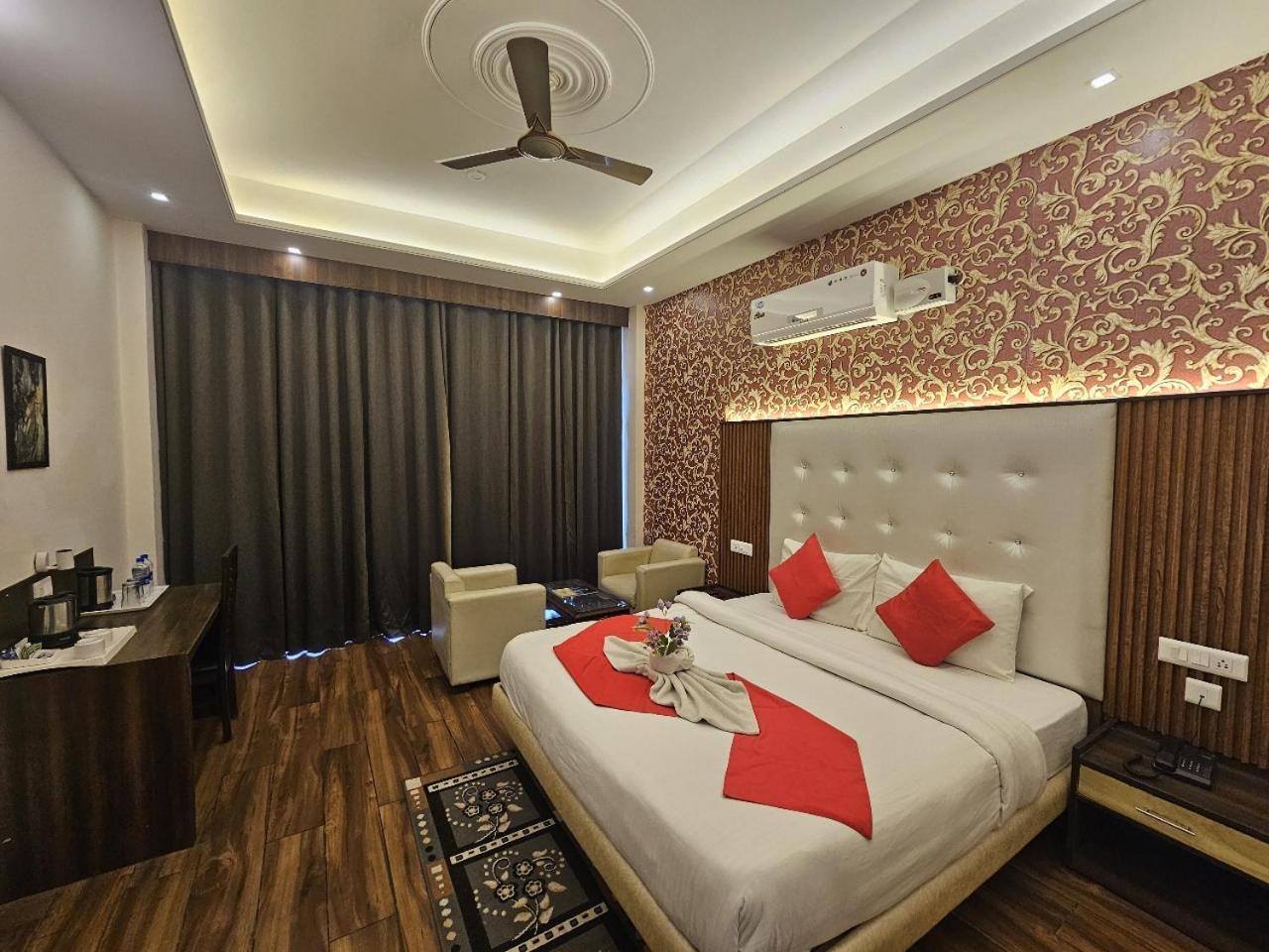 Hotel Kasauli View !! Balcony Rooms ! Terrace ! Restaurant ! Main Highway ! Garden !! Buitenkant foto