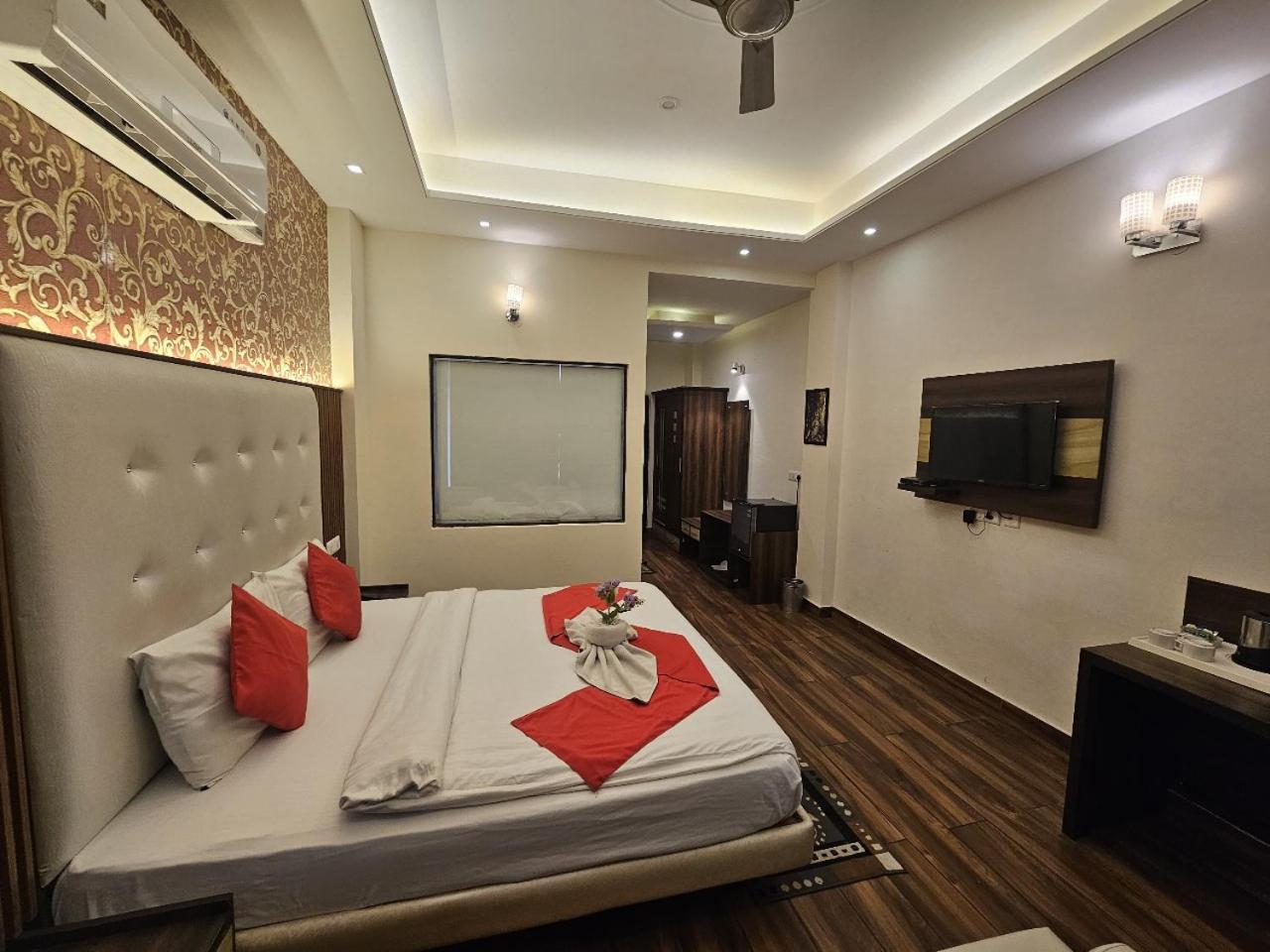 Hotel Kasauli View !! Balcony Rooms ! Terrace ! Restaurant ! Main Highway ! Garden !! Buitenkant foto