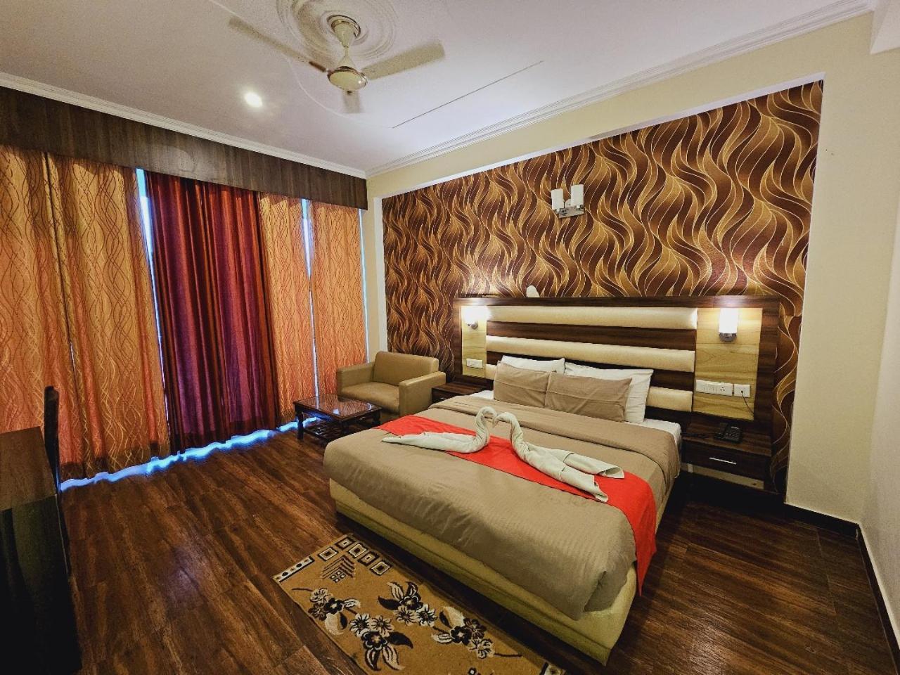 Hotel Kasauli View !! Balcony Rooms ! Terrace ! Restaurant ! Main Highway ! Garden !! Buitenkant foto