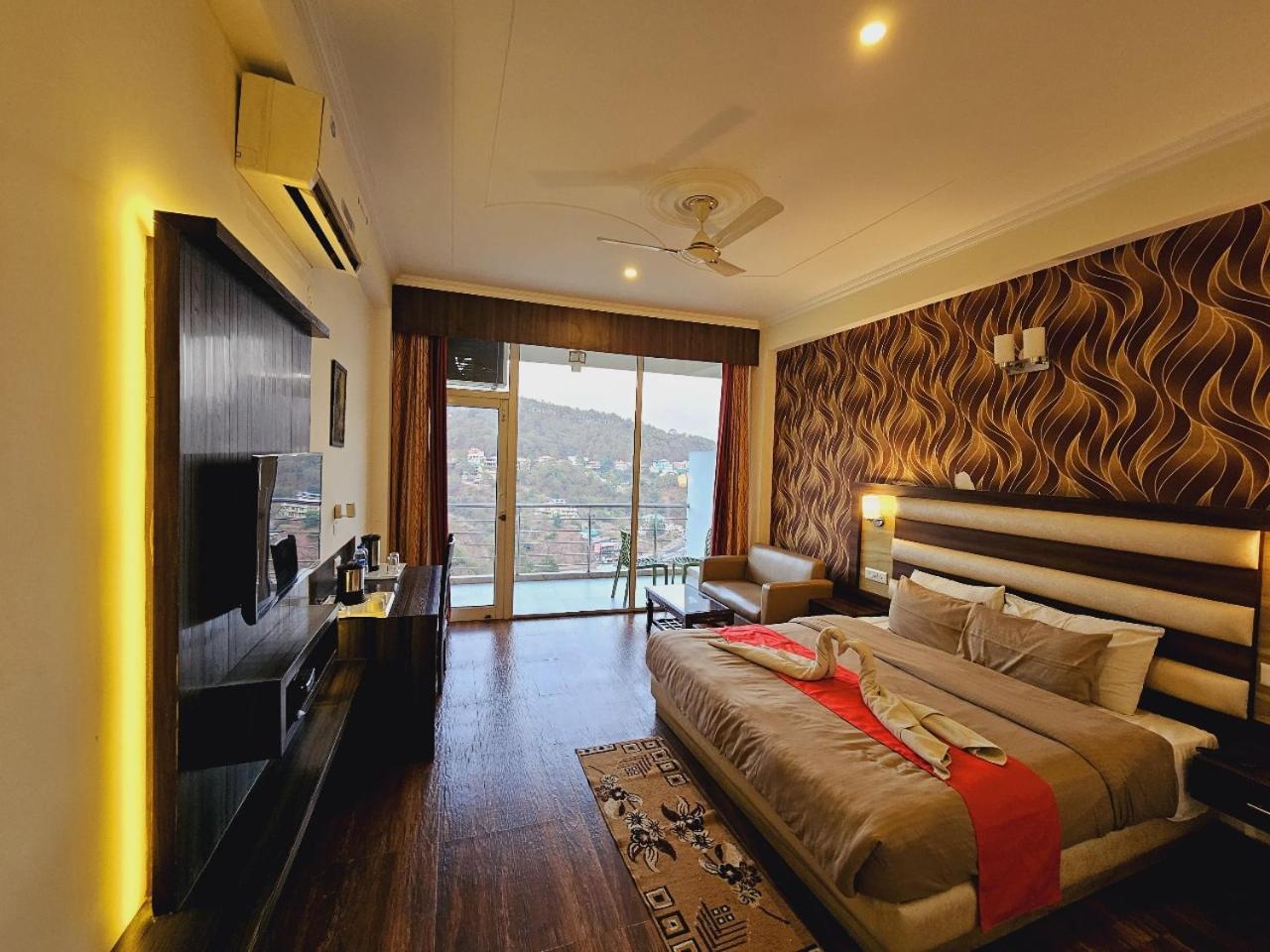Hotel Kasauli View !! Balcony Rooms ! Terrace ! Restaurant ! Main Highway ! Garden !! Buitenkant foto