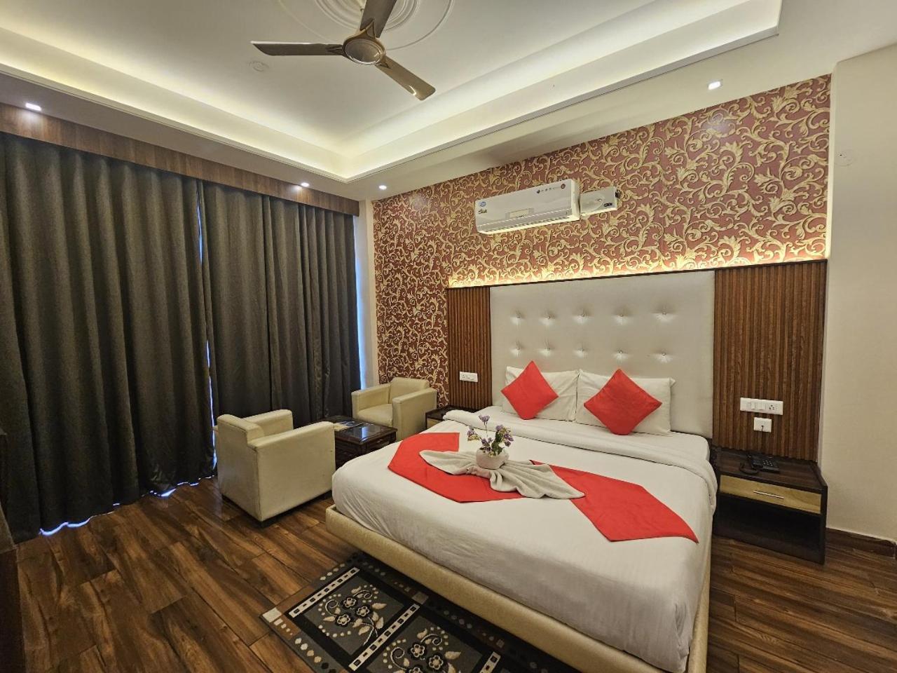 Hotel Kasauli View !! Balcony Rooms ! Terrace ! Restaurant ! Main Highway ! Garden !! Buitenkant foto