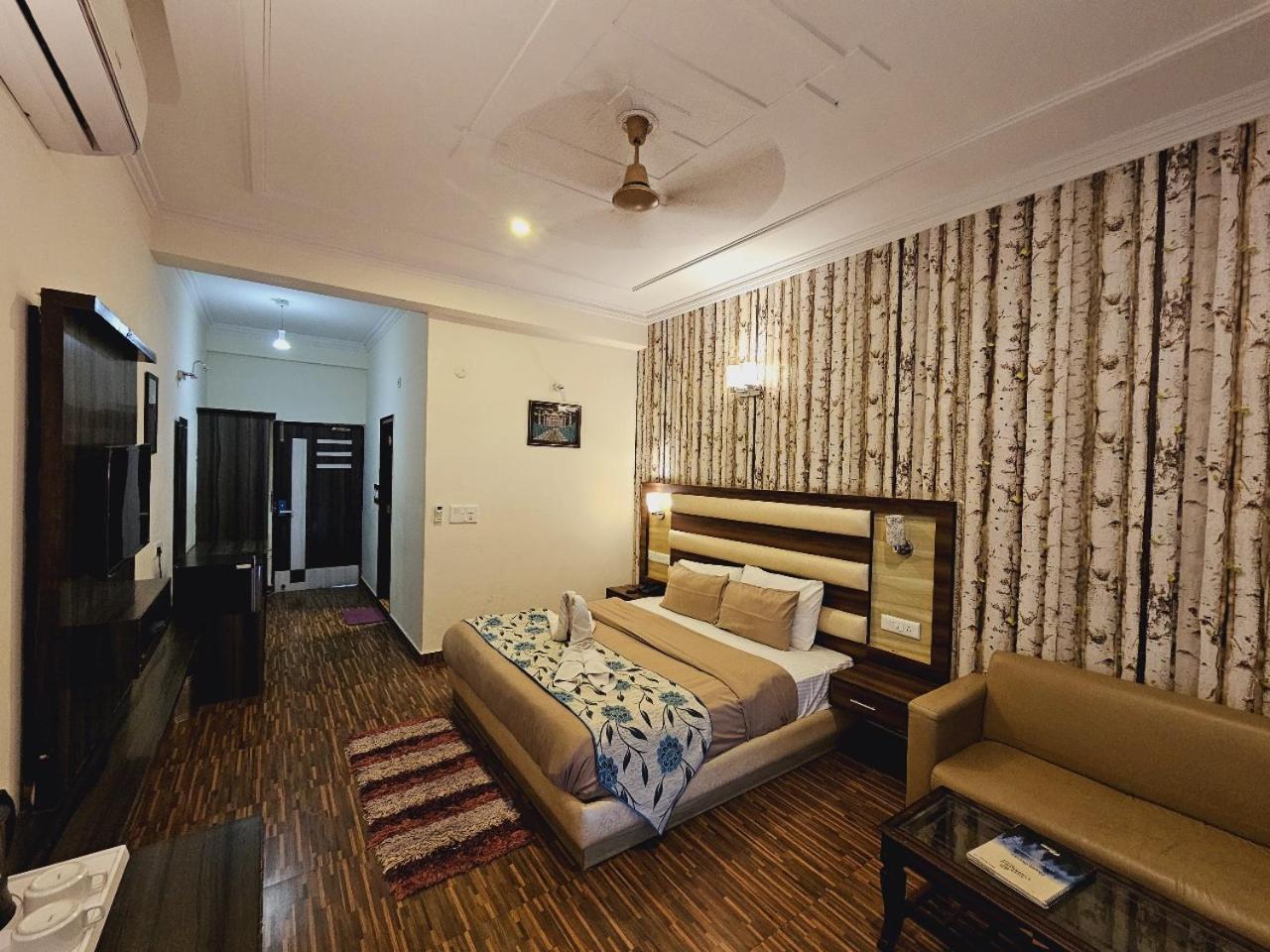 Hotel Kasauli View !! Balcony Rooms ! Terrace ! Restaurant ! Main Highway ! Garden !! Buitenkant foto