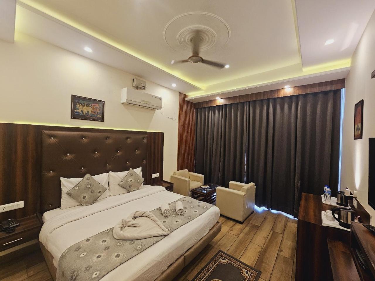 Hotel Kasauli View !! Balcony Rooms ! Terrace ! Restaurant ! Main Highway ! Garden !! Buitenkant foto