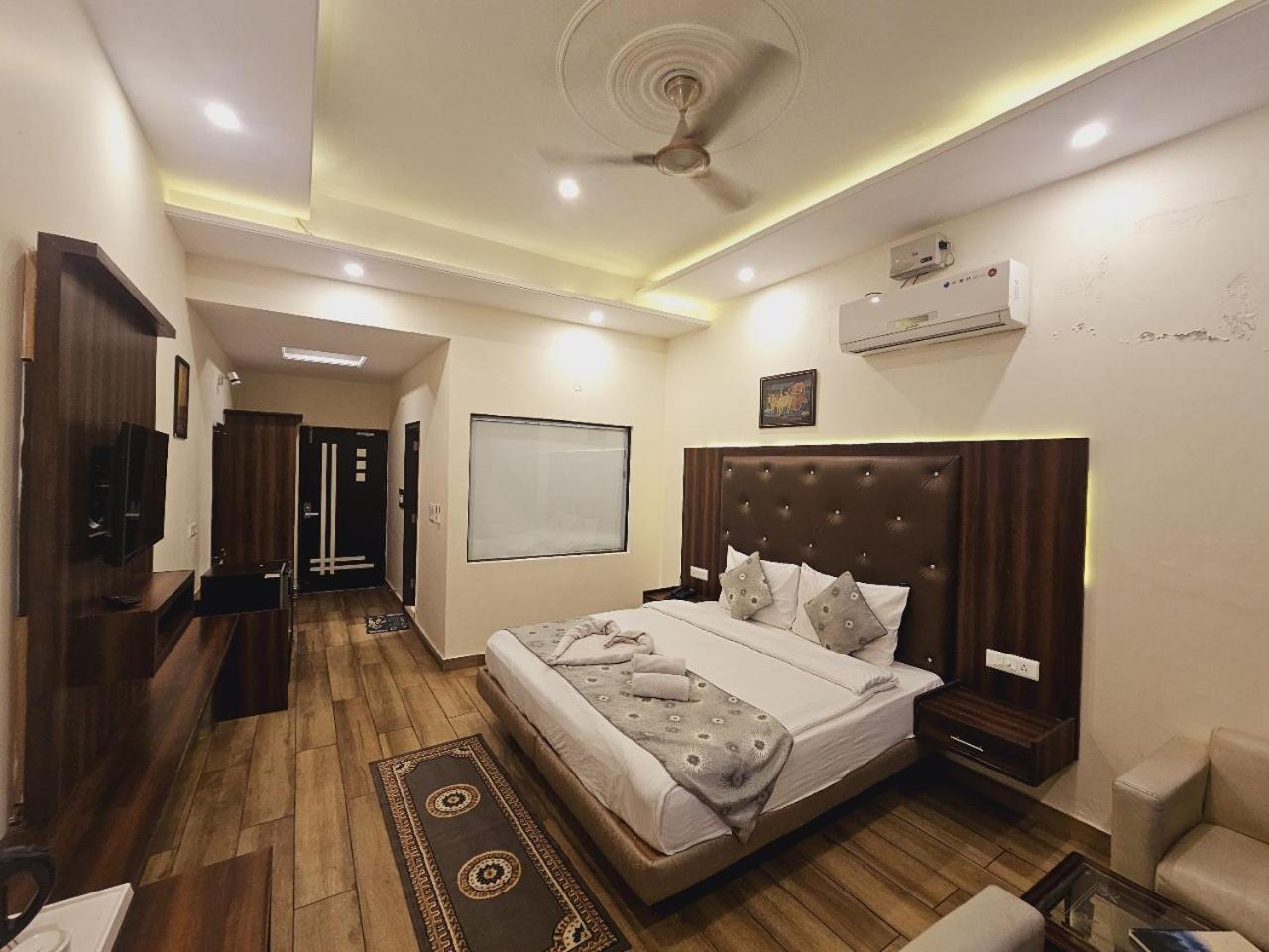 Hotel Kasauli View !! Balcony Rooms ! Terrace ! Restaurant ! Main Highway ! Garden !! Buitenkant foto